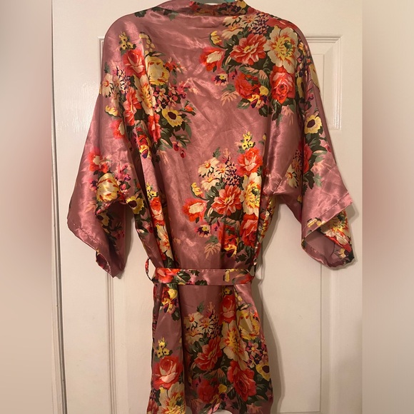 Short Floral Robe - Picture 9 of 10